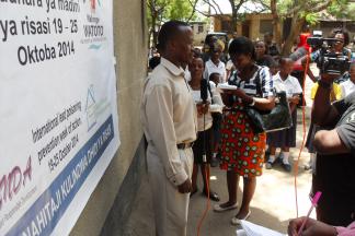 AGENDA representative being interviewed by the press