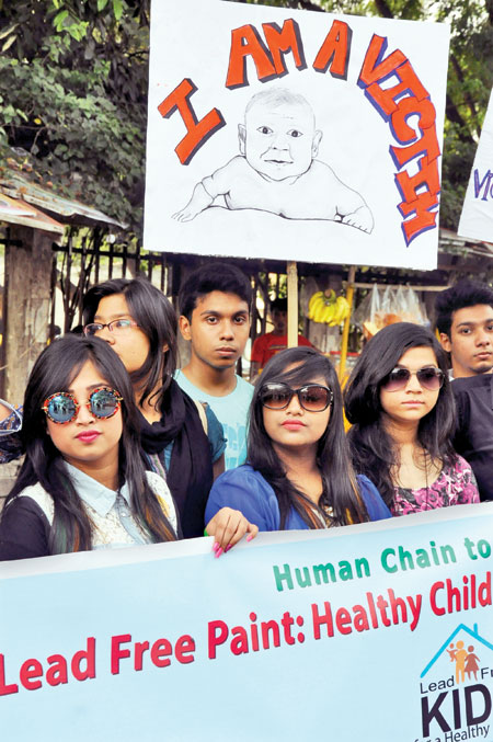 Participants of ESDO's action to raise awareness about the harms from lead paint (Photo by Daily Observer)
