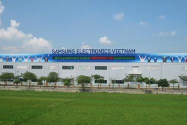 The Samsung Electronics plant in Bac Ninh displays its massive export numbers on the outside of the building. Photo credit: http://www.businesskorea.co.kr/english/news/industry/8785-samsung-made-vietnam-50-samsung-mobile-phones-made-vietnam