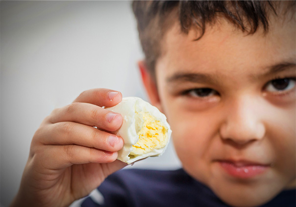 child-with-egg